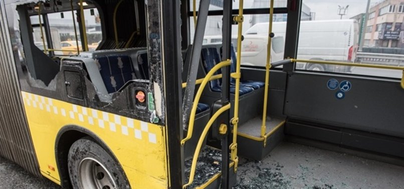 METROBÜS YOLUNDA KAZA: 3 YARALI