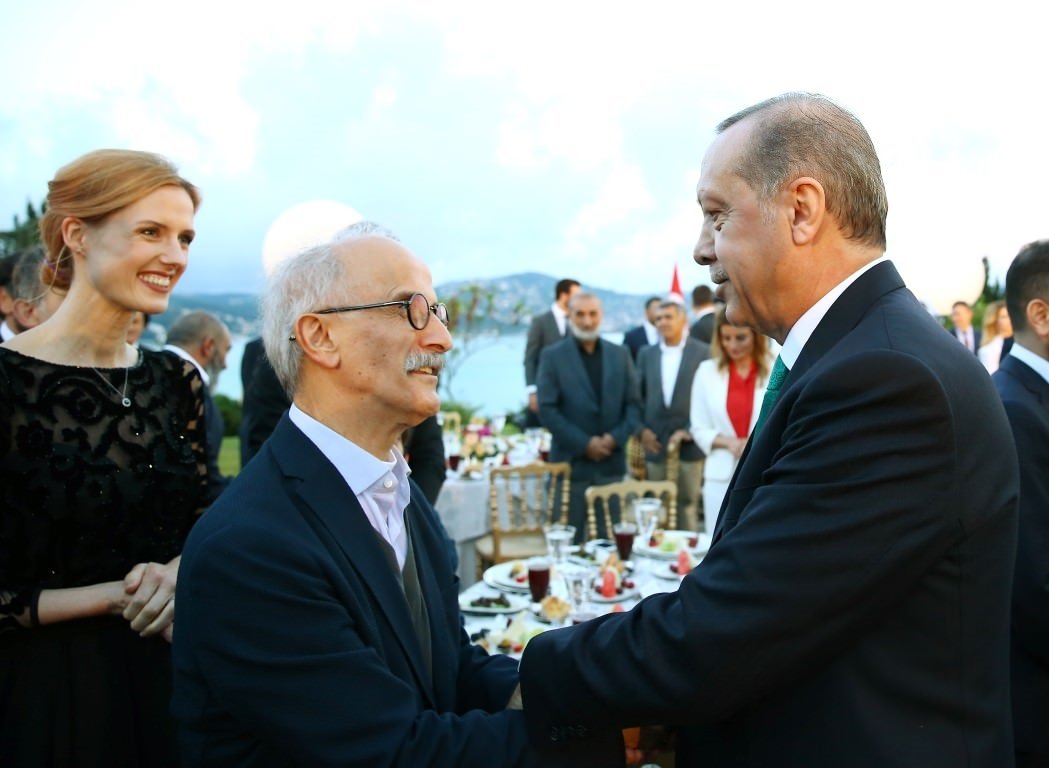 Cumhurbaşkanı Erdoğan sanatçı ve sporculara iftar verdi