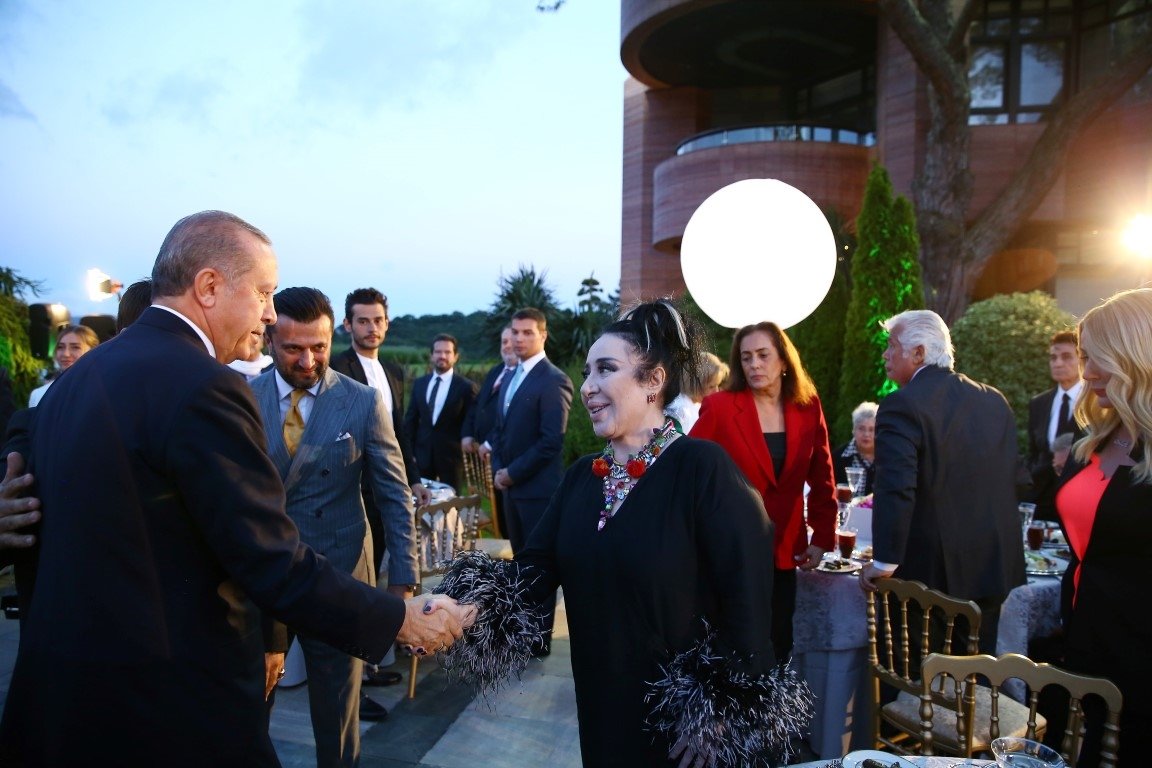 Cumhurbaşkanı Erdoğan sanatçı ve sporculara iftar verdi