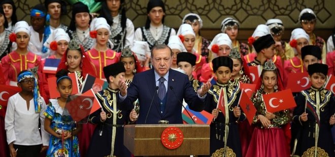 CUMHURBAŞKANI ERDOĞAN ÇOCUKLARI KÜLLİYE'DE KABUL ETTİ