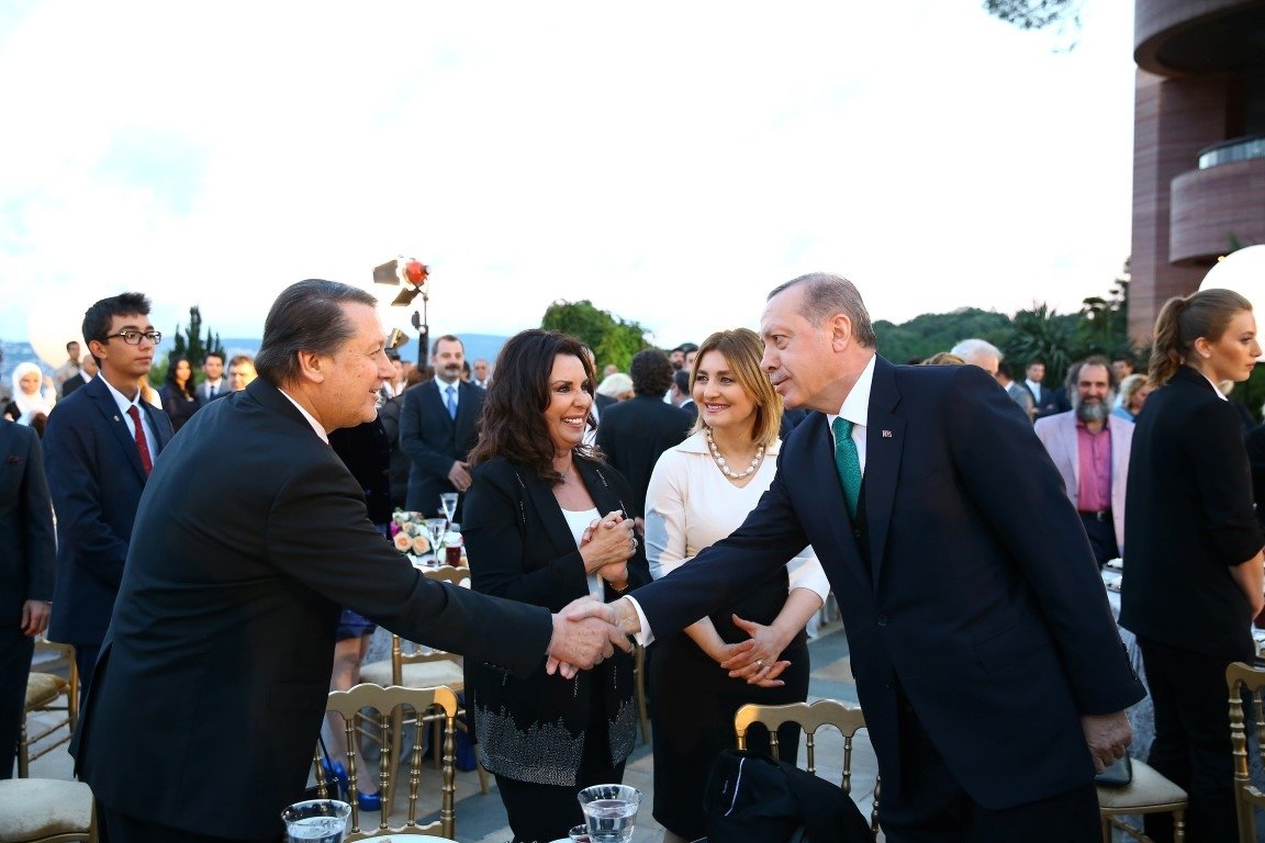 Cumhurbaşkanı Erdoğan sanatçı ve sporculara iftar verdi