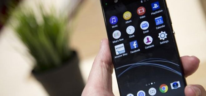 SİYASİLERİN TELEFON NUMARALARINI YAYINLANDILAR