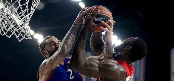 ANADOLU EFES DÖRTLÜ FİNAL İÇİN SAHAYA ÇIKIYOR