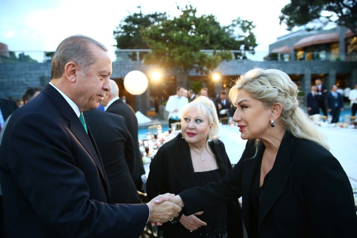 Cumhurbaşkanı Erdoğan sanatçı ve sporculara iftar verdi