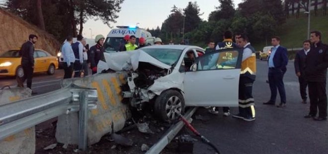 İSTANBUL'DA FECİ KAZA! METROBÜS BARİYERLERİNE ÇARPTI