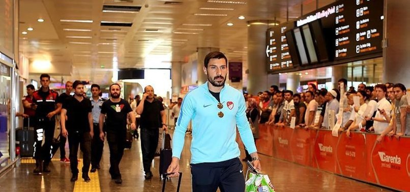 AY-YILDIZLILAR SADECE 5 OYUNCUYLA GELDİ