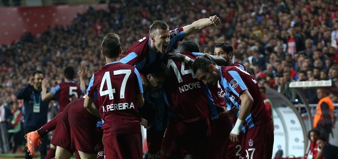 TRABZONSPOR, ANTALYASPOR'U FARKLI MAĞLUP ETTİ