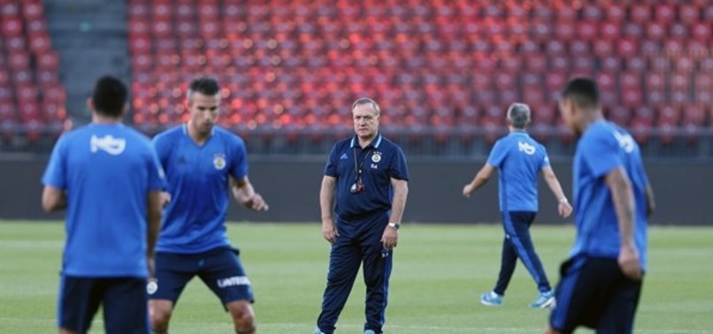 ADVOCAAT'TAN FUTBOLCULARA EV ÖDEVİ