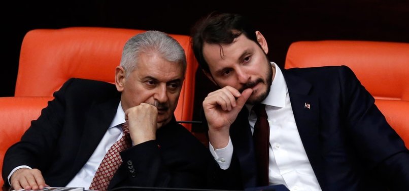 BİRLİKTE KÖMÜR OCAĞINA İNİYORLAR