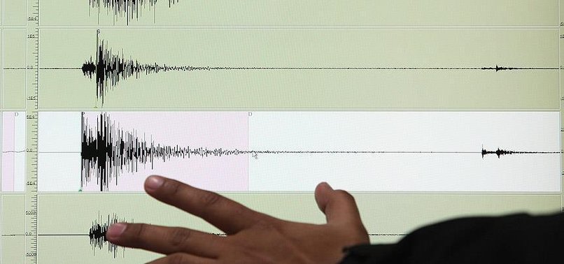 6,2 BÜYÜKLÜĞÜNDE DEPREM!