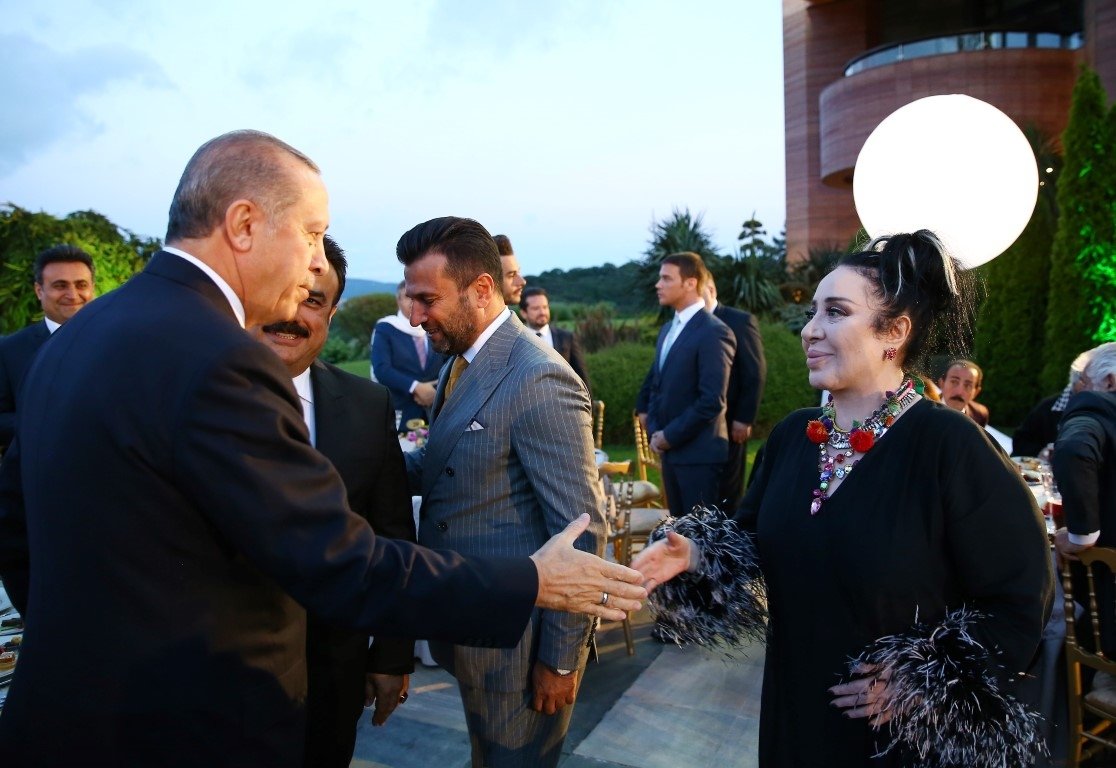 Cumhurbaşkanı Erdoğan sanatçı ve sporculara iftar verdi