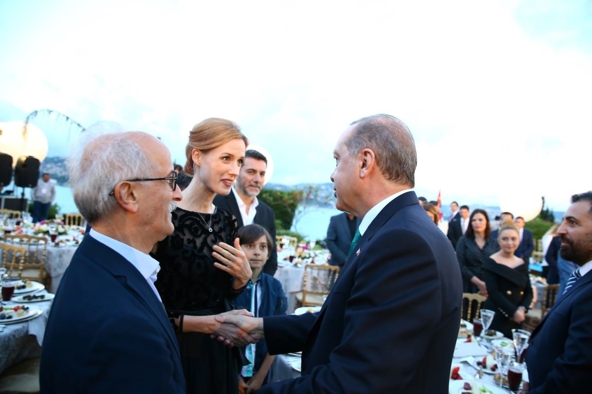 Cumhurbaşkanı Erdoğan sanatçı ve sporculara iftar verdi