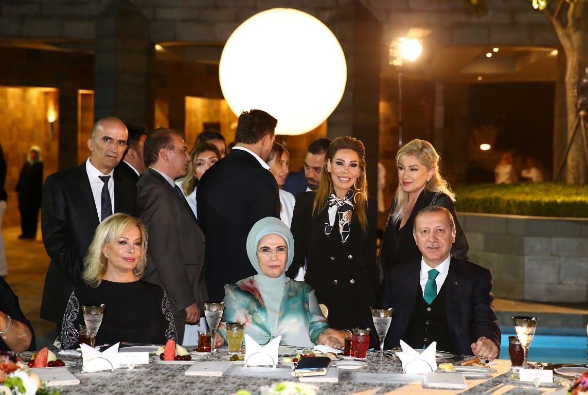 Cumhurbaşkanı Erdoğan sanatçı ve sporculara iftar verdi
