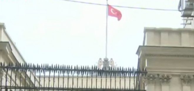 HOLLANDA BAŞKONSOLOSLUĞU'NA TÜRK BAYRAĞI ÇEKİLDİ