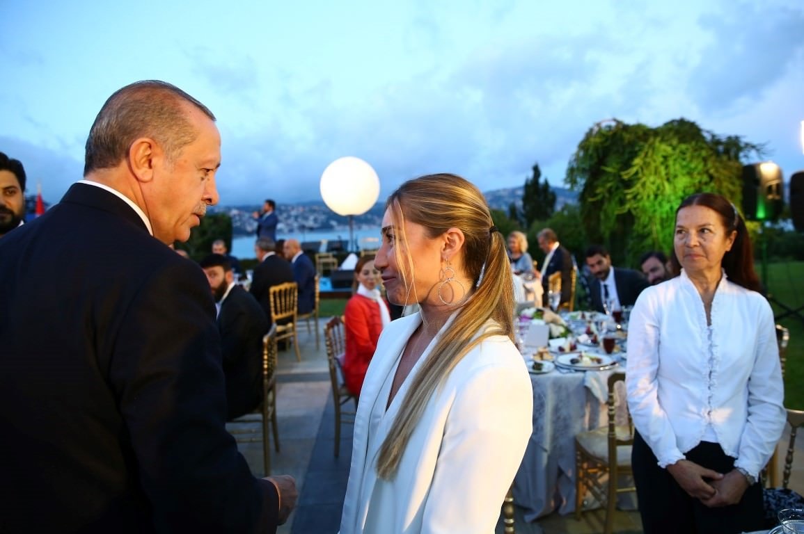 Cumhurbaşkanı Erdoğan sanatçı ve sporculara iftar verdi