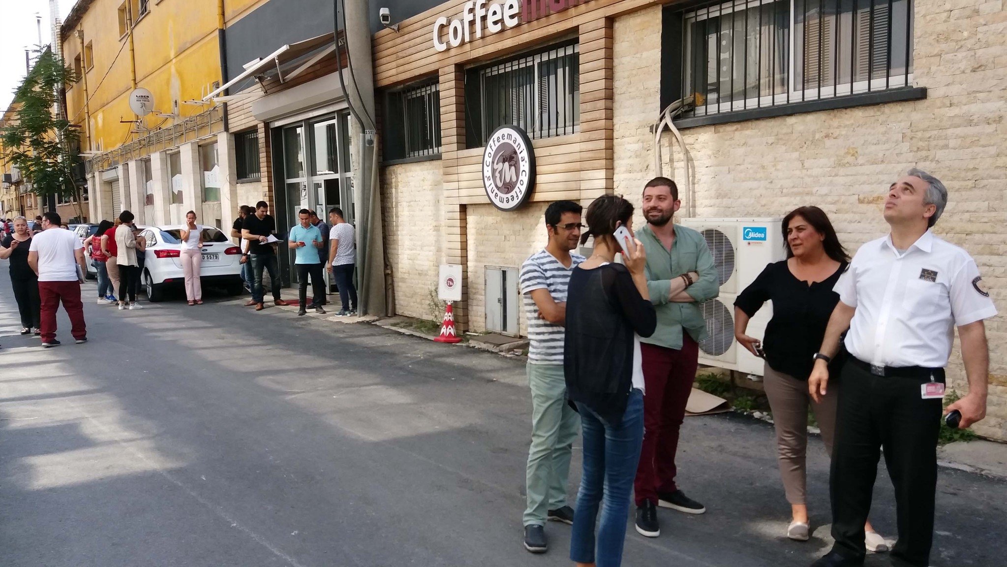 Ege'de meydana gelen deprem sonrası ilk fotoğraflar