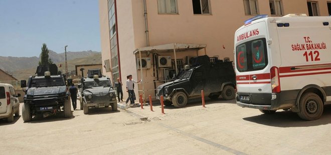 HAKKARİ'DE PATLAMA: 17 ASKER YARALANDI