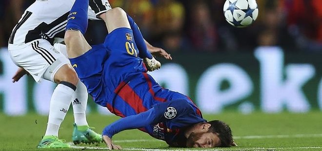 AZ KALSIN MESSİ'NİN BOYNU KIRILIYORDU!