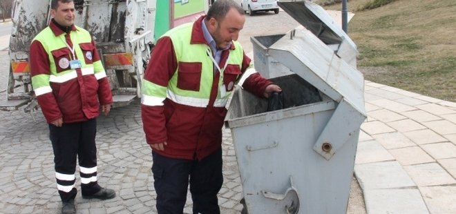 HERKES ŞAŞTI! ÇÖP POŞETİ AĞIR GELİNCE..