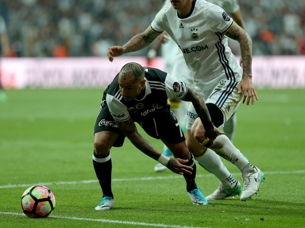 Beşiktaş-Fenerbahçe mücadelesinden kareler