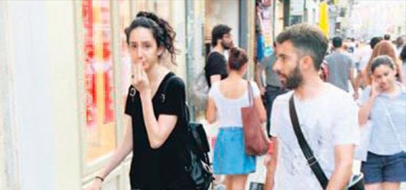 GAZETECİLERİ GÖRÜNCE MAĞAZAYA KAÇTILAR!