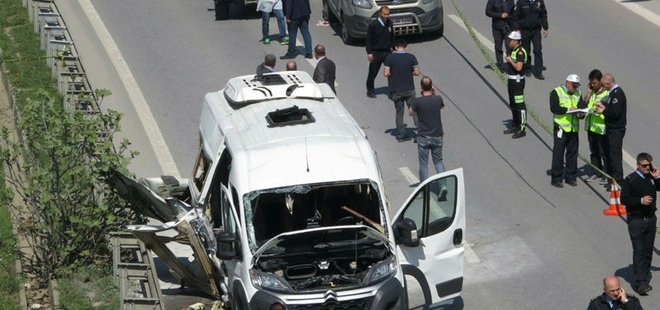 PENDİK'TE SERVİS MİNİBÜSÜNDE PATLAMA