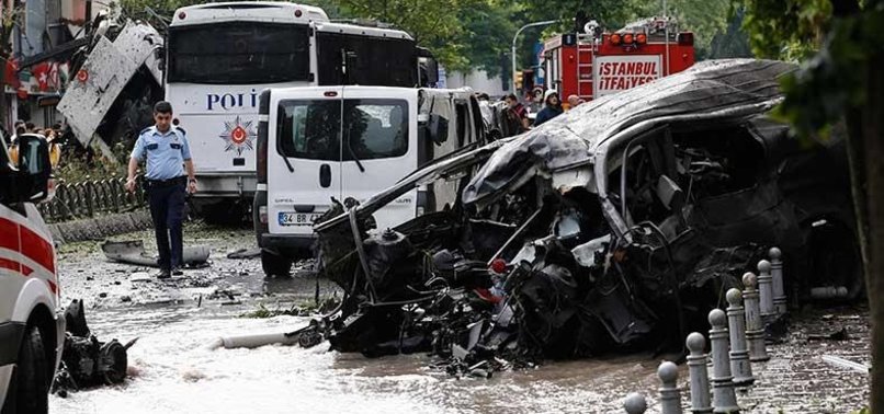İSTANBUL VEZNECİLER'DE POLİSE BOMBALI SALDIRI