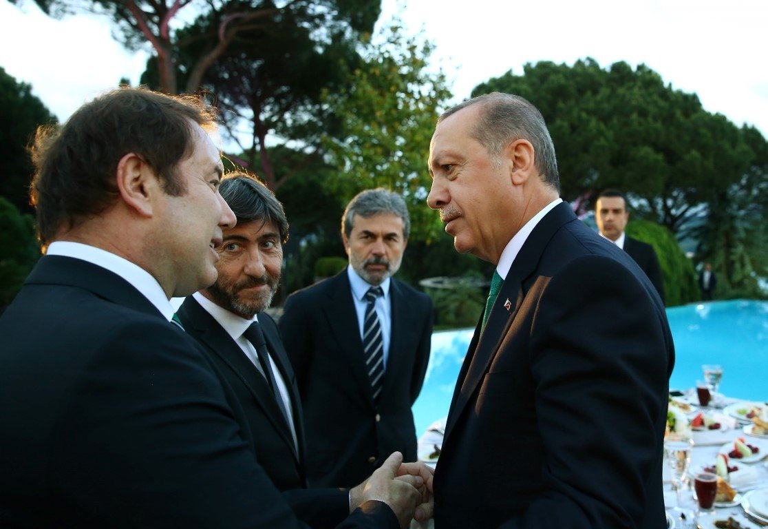 Cumhurbaşkanı Erdoğan sanatçı ve sporculara iftar verdi