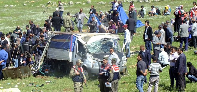 ŞANLIURFA'DA FECİ KAZA: ÖLÜ VE YARALILAR VAR