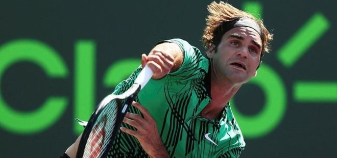 FEDERER'İN BİLEĞİ BÜKÜLMÜYOR
