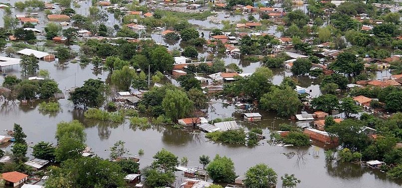 EV VE İŞ YERLERİ SULAR ALTINDA: 6 KİŞİ ÖLDÜ