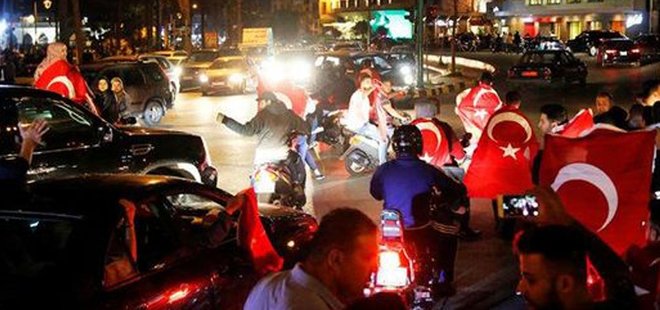LÜBNAN'DA 'EVET' KUTLAMASI