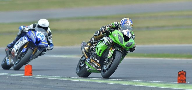 DÜNYA SUPERSPORT ŞAMPİYONASI'NDA YARIŞ HEYECANI