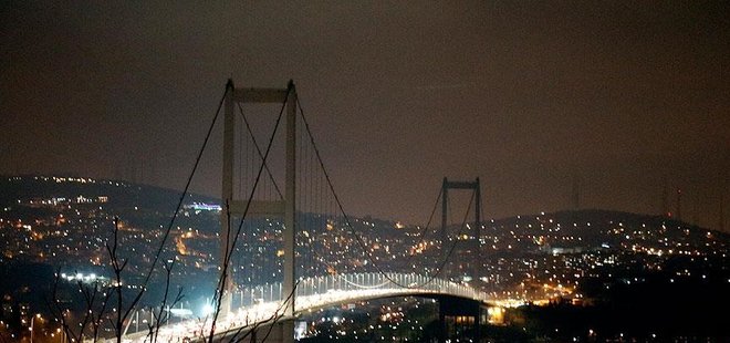 İSTANBUL'DAN 'DÜNYA SAATİ' HAREKETİNE DESTEK