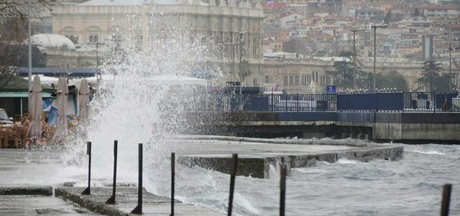 MARMARA DENİZİ'NDE ULAŞIMA LODOS ENGELİ