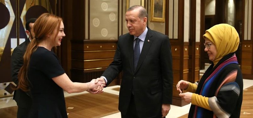 LİNDSAY LOHAN, KUR’AN-I KERİM’İ ANLAMAK İÇİN ARAPÇA ÖĞRENİYOR