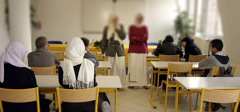 RUSYA'DA ÇARPICI 'BAŞÖRTÜSÜ' ANKETİ