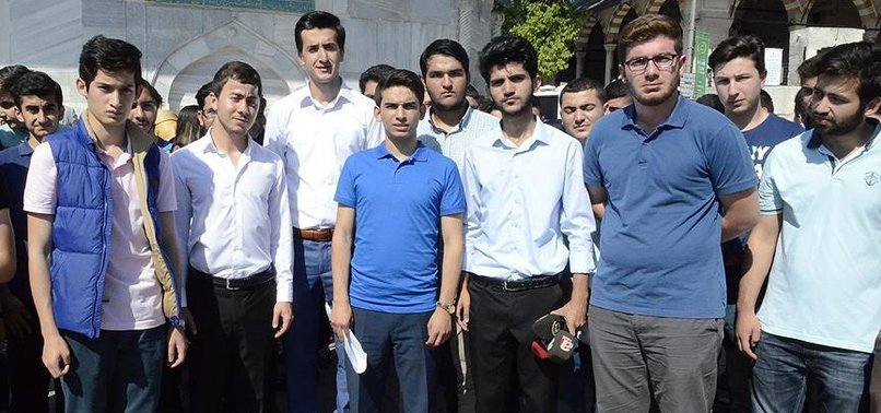SİYASİ EMELLER İÇİN LİSELERİ KULLANMAYIN