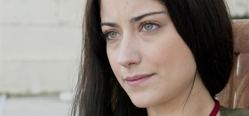 HAZAL KAYA'DAN ŞOK ÇALIŞMA