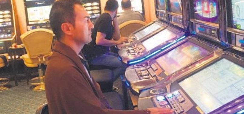 SERDAR ORTAÇ TÖVBEYİ BOZDU, YİNE KUMAR OYNADI!