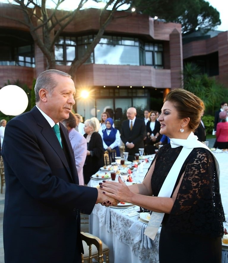 Cumhurbaşkanı Erdoğan sanatçı ve sporculara iftar verdi