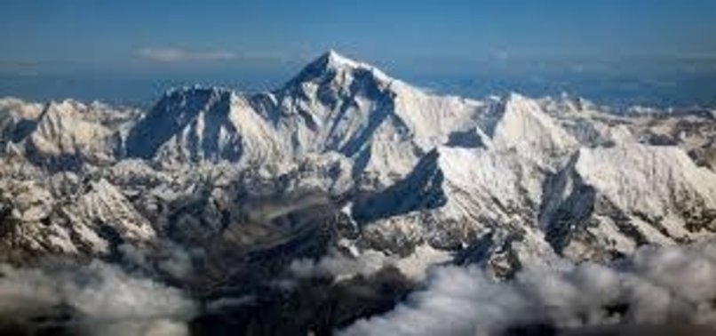 EVEREST DAĞI KISALIYOR MU?