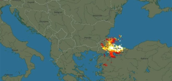 İSTANBUL'DA 2 SAATTE BAKIN KAÇ ŞİMŞEK ÇAKTI!