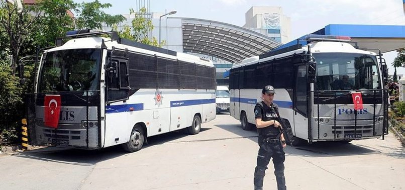 İSTANBUL'DA ŞÜPHELİ OTOBÜS ALARMI