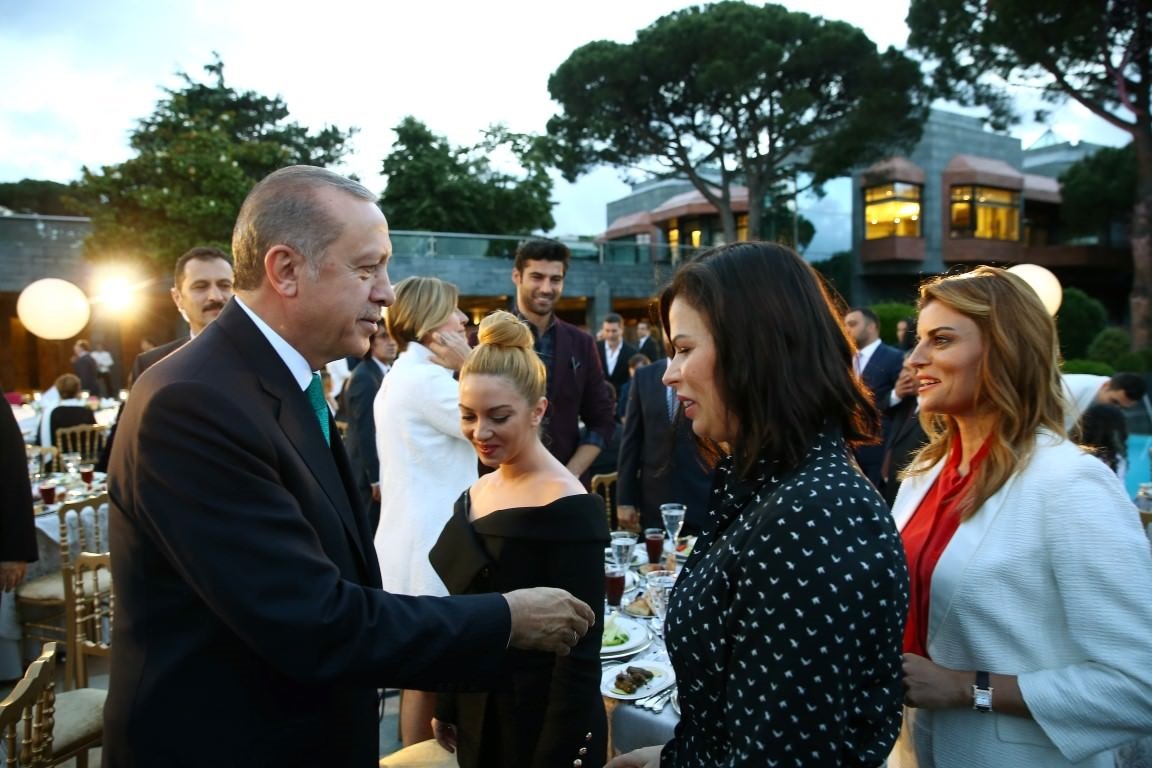 Cumhurbaşkanı Erdoğan sanatçı ve sporculara iftar verdi