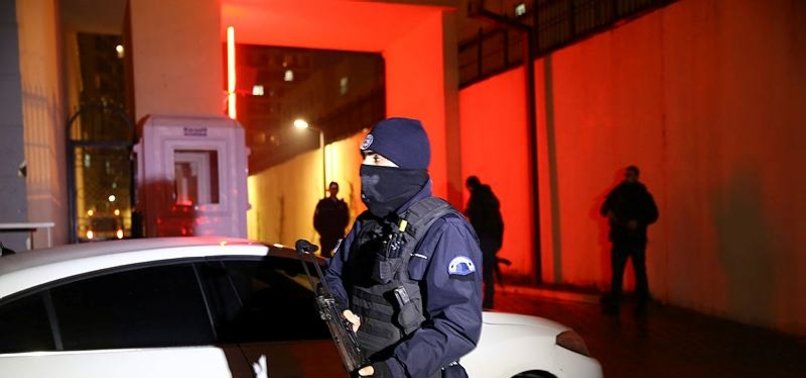 POLİS ÇİÇEKÇİ KILIĞINA GİRİP KATİLİ YAKALADI