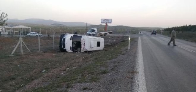KONYA'DA MİNİBÜS ŞARAMPOLE DEVRİLDİ: 19 YARALI