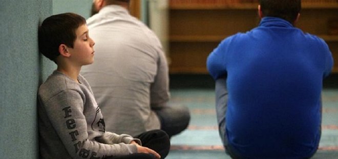 ALMANYA'DA BİR LİSEDE ÖĞRENCİLERİN NAMAZ KILMASI YASAKLANDI