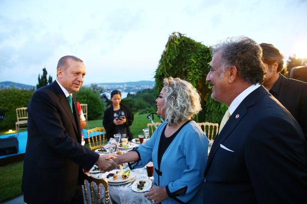 Cumhurbaşkanı Erdoğan sanatçı ve sporculara iftar verdi