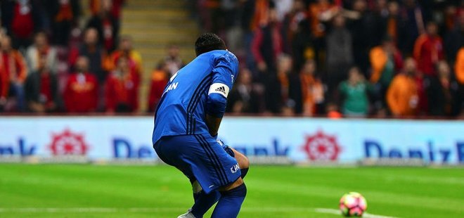 VOLKAN DEMİREL'E YABANCI MADDE İSABET ETTİ